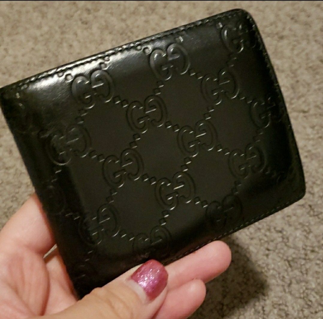 Gucci bifold wallet