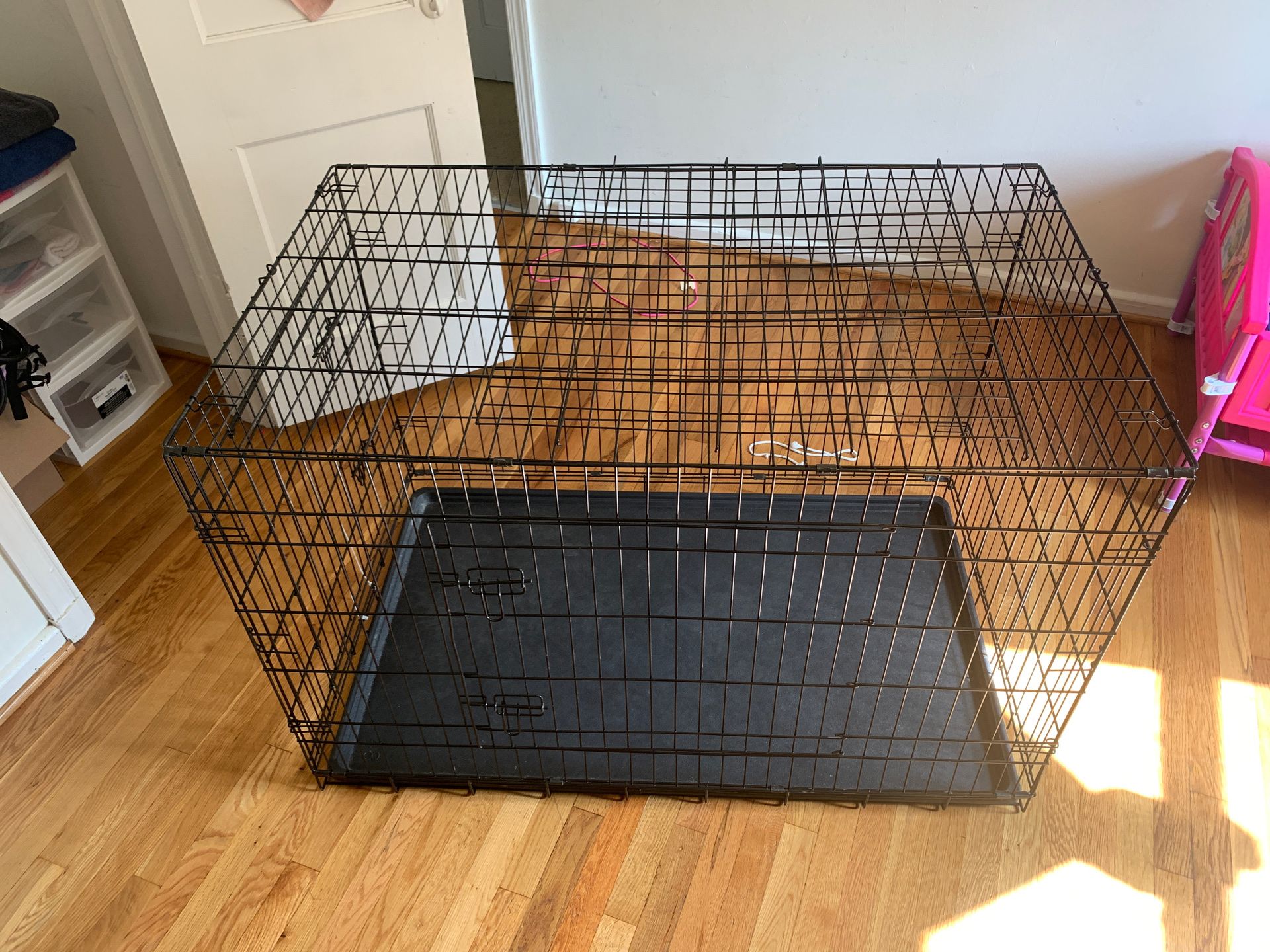 Large dog crate w/ divider