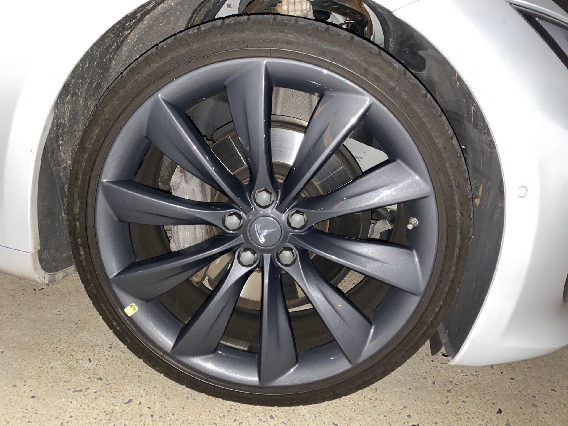 OEM Tesla mode S 21” Sonic carbon twin turbine Wheel (NO TIRE)