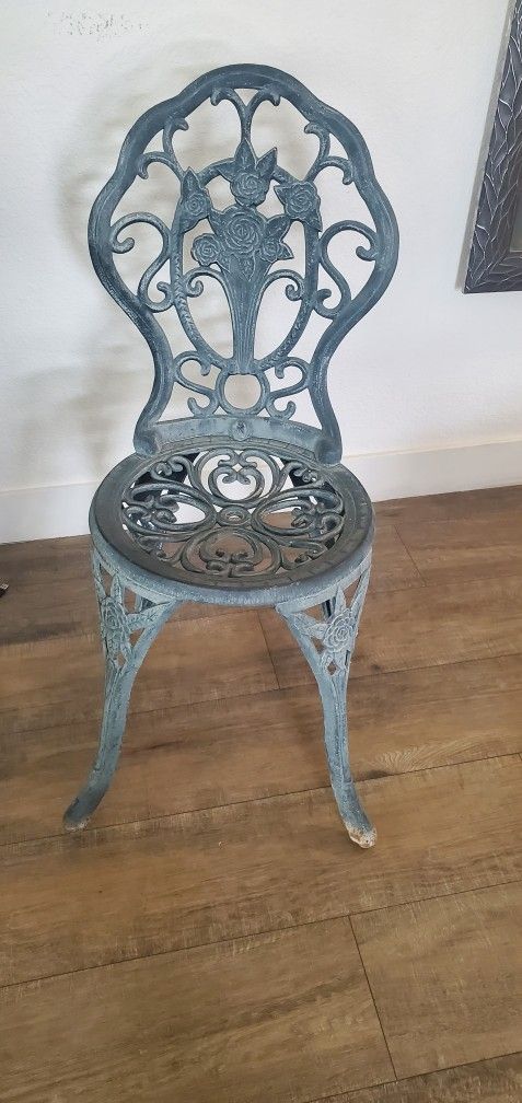 Vintage Iron Cast Garden Chair Innova Rose Decoration