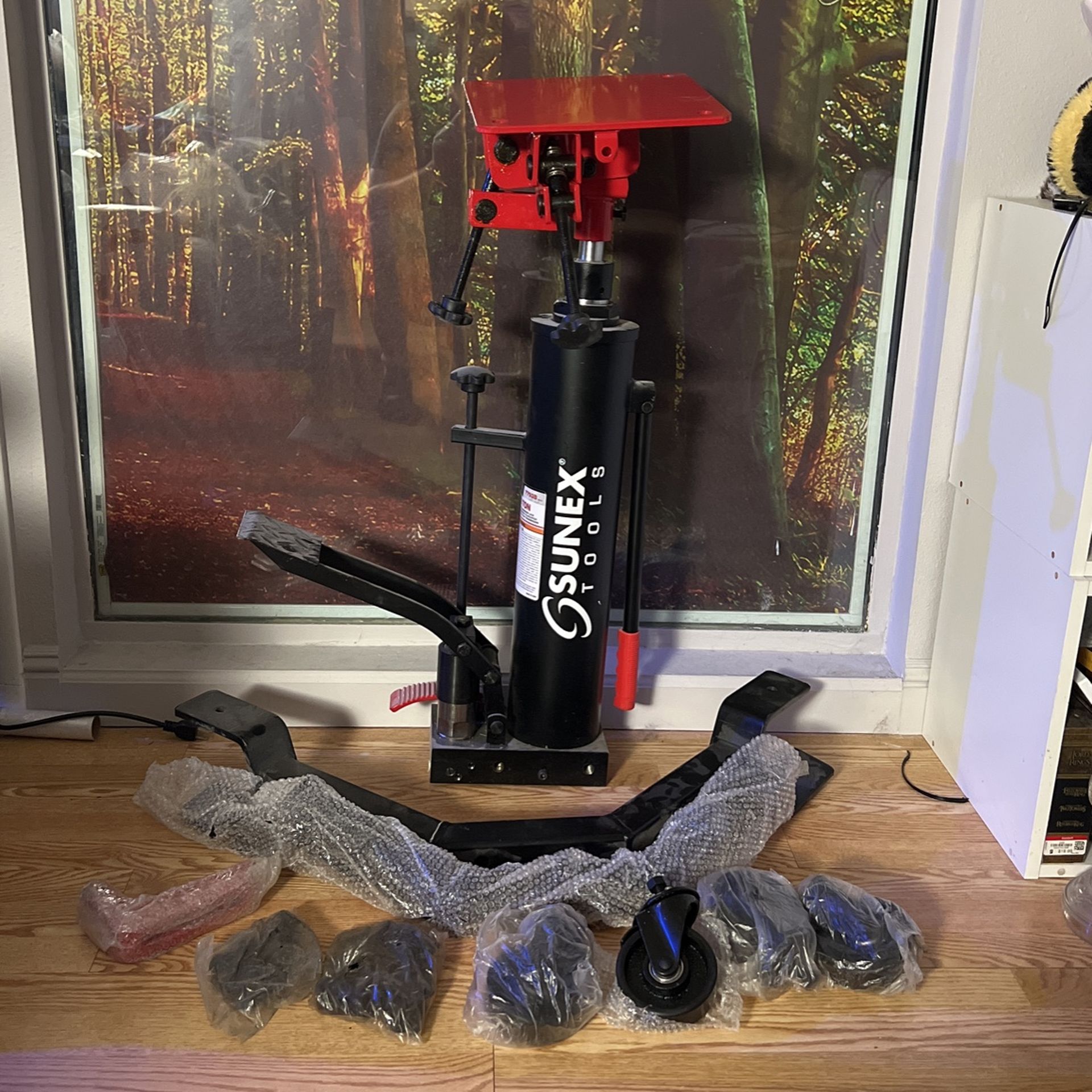 Sunex 7793B 1/2 Ton Telescopic Transmission Jack Rolling On Casters New
