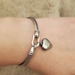 Stainless steel heart shape charm clasp bracelet