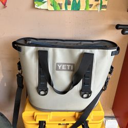 Yeti Hopper M30