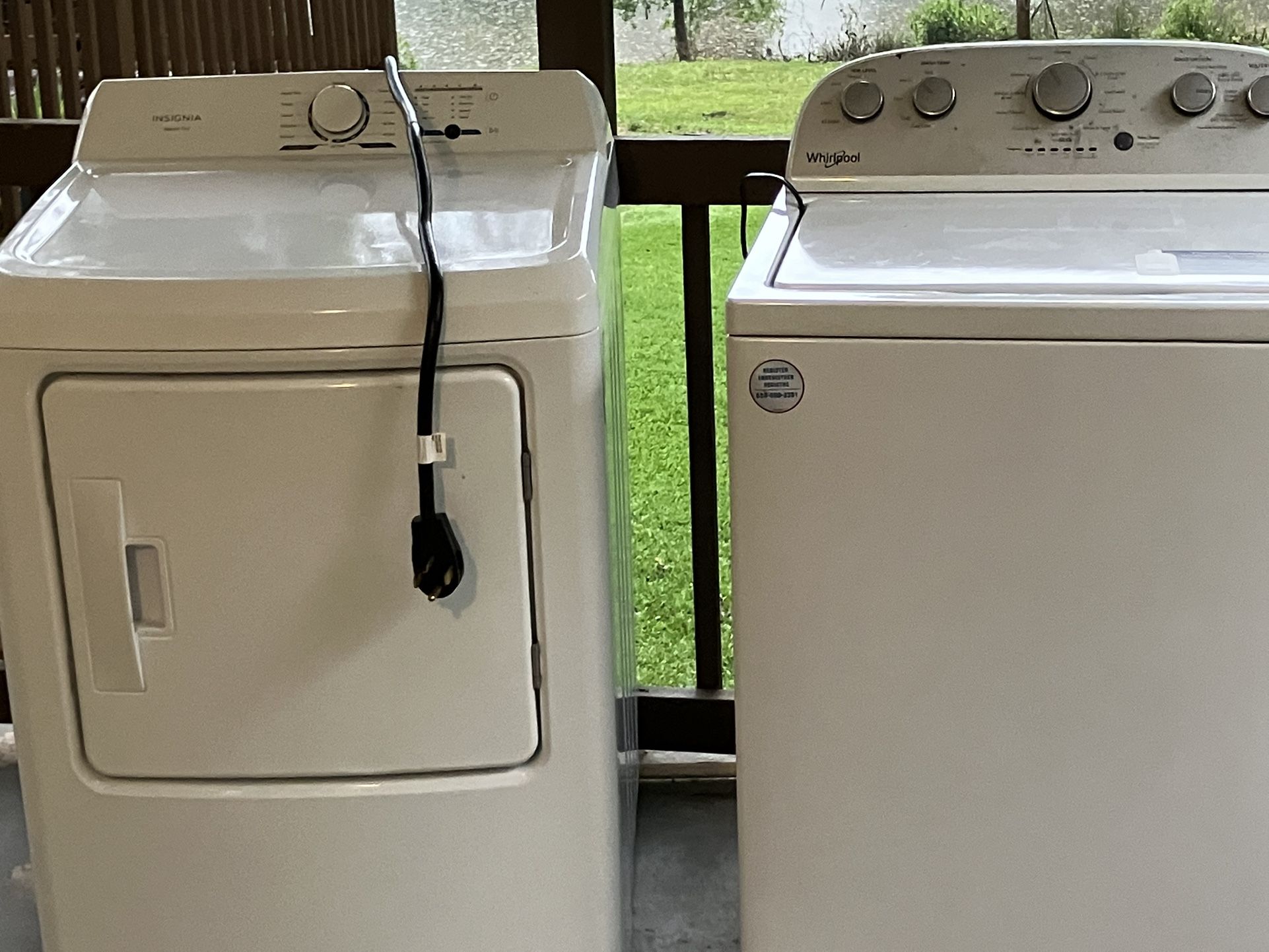 Whirlpool Washer/Insignia Electric dryer
