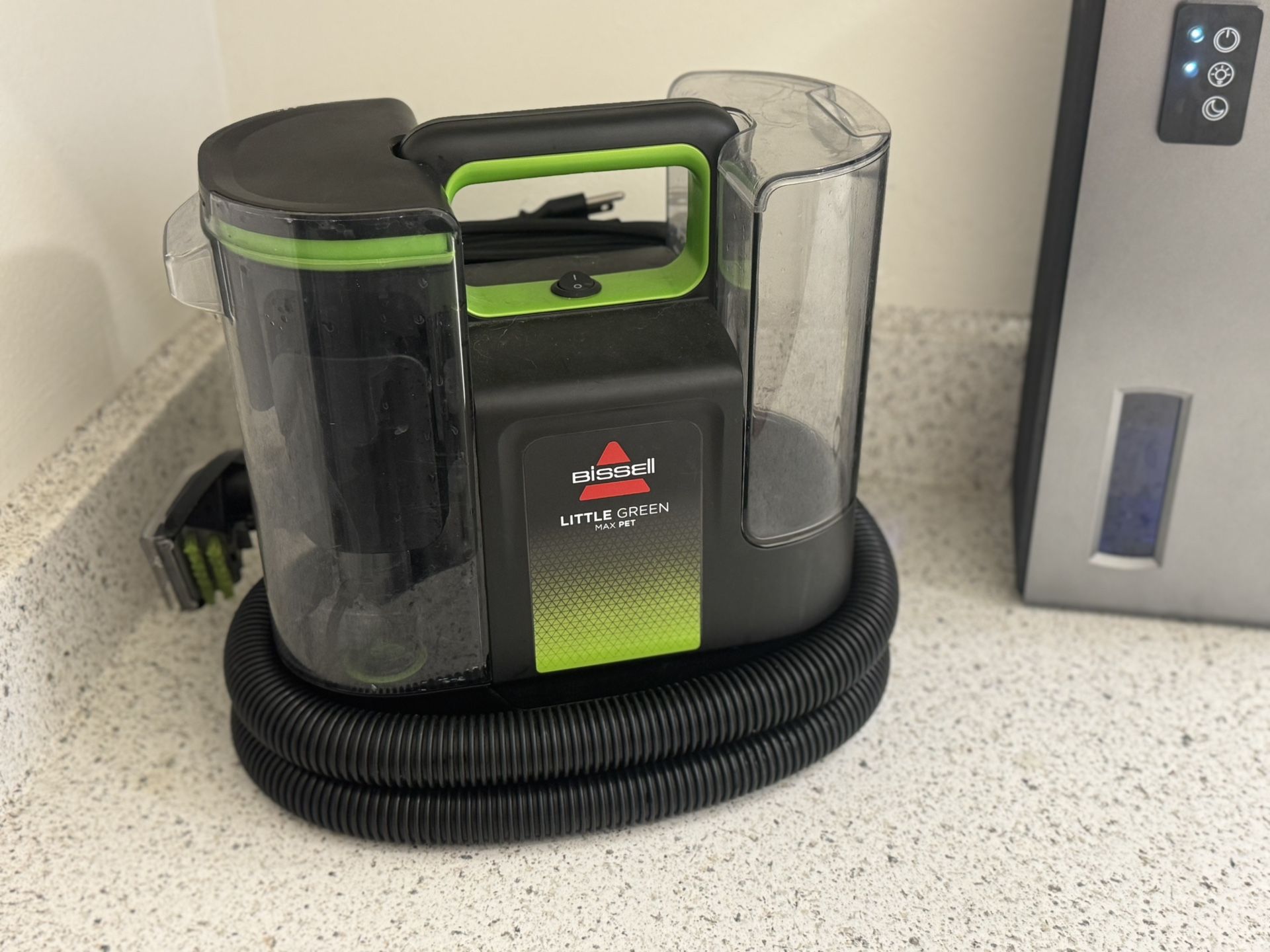 Bissell Little Green Max Pet Hair Pick Up Portable Carpet Cleaner. 