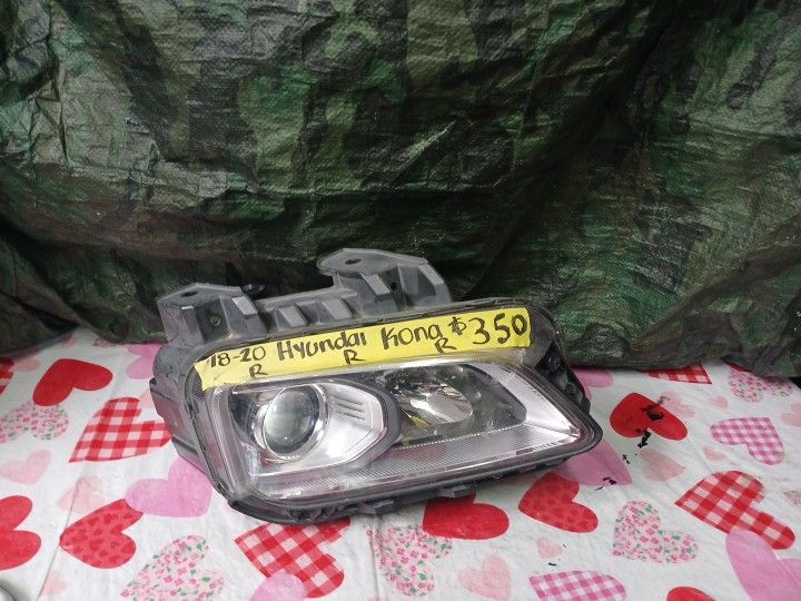 2018-20 Hyundai Kona Right Headlight 