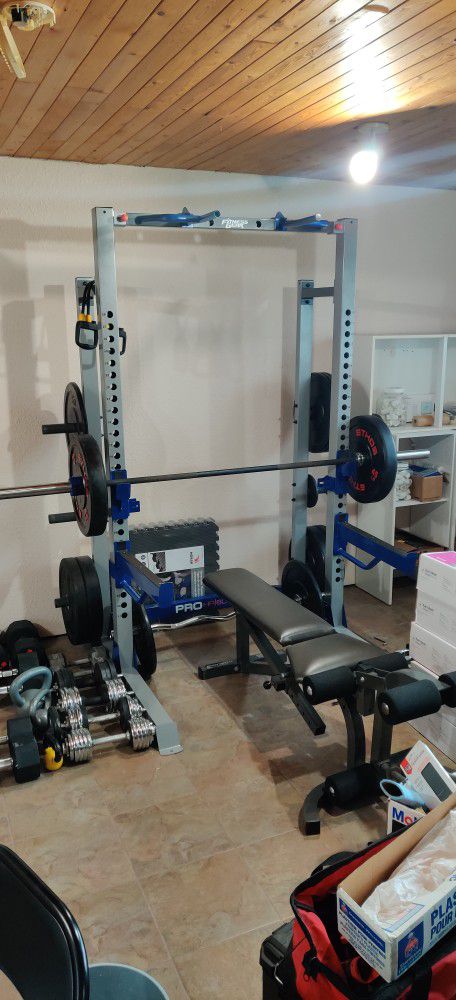 Squat rack + weights 