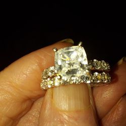 *BRIDAL SET *  - SIZE 7.  AAA Simulated Diamonds Set In Solid Sterling Silver , Stamped 925.  Never Worn.