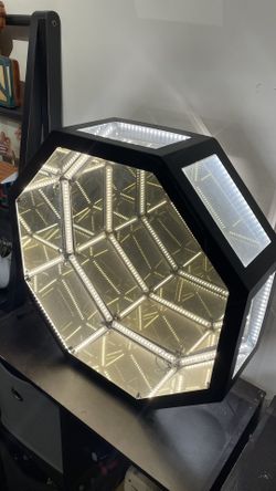 Infinity Mirror Cube Mirror Art Display Chest