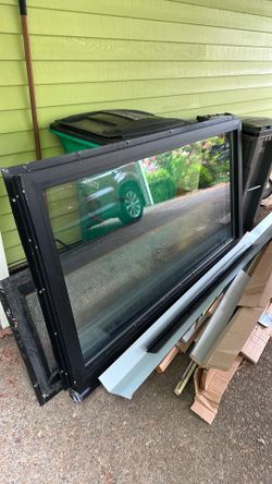 Free Aluminum windows tempered almost new