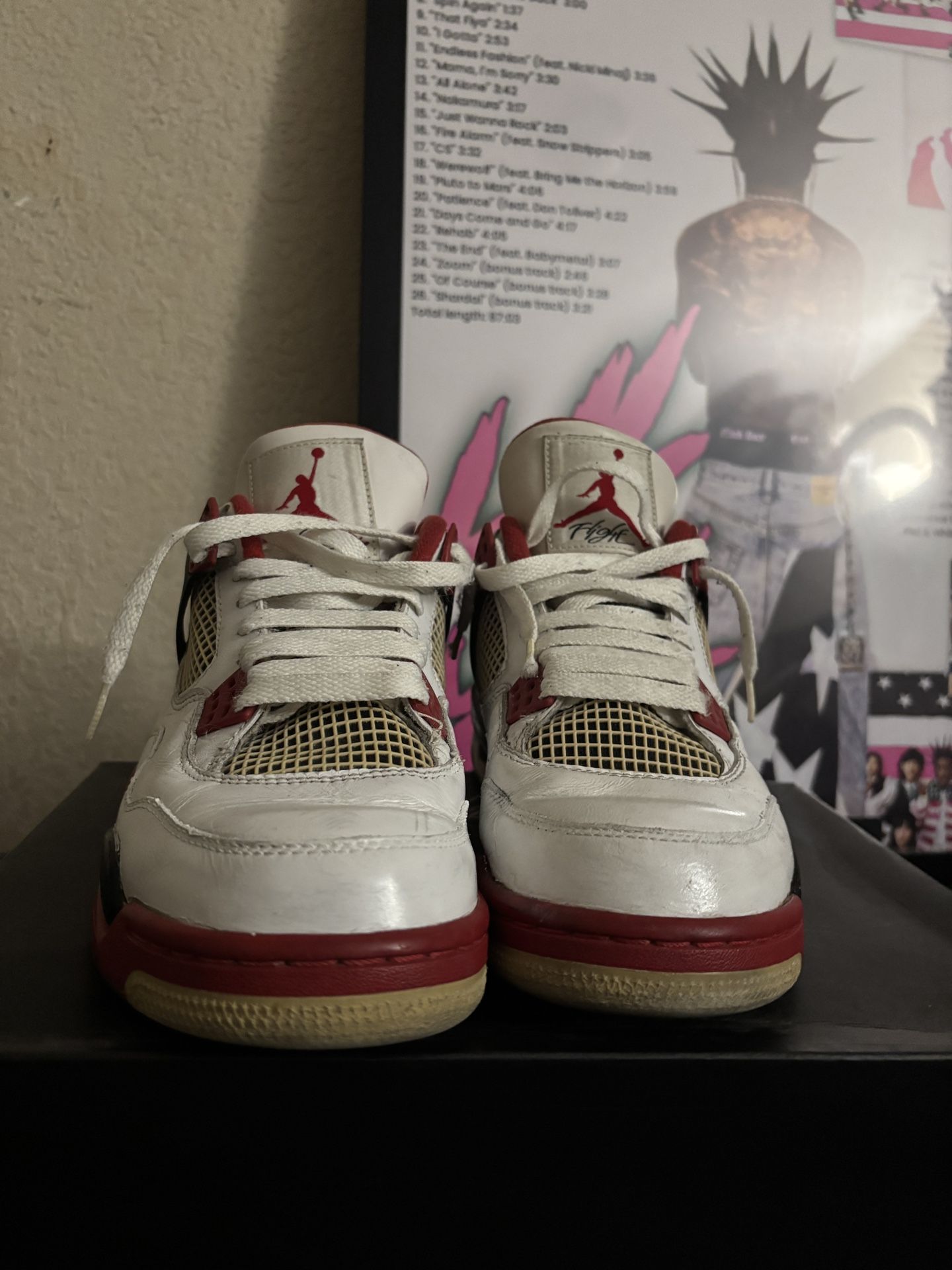 Jordan 4 fire reds 