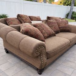 Free Sofa Set – Need Gone ASAP / Sofás Gratis – Urge Retirar