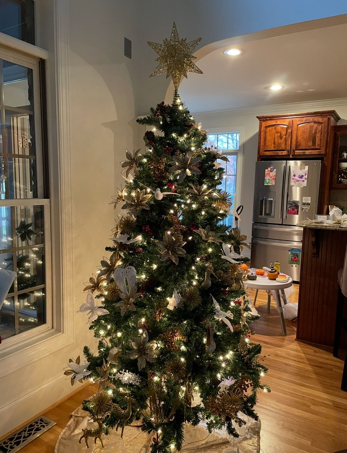 Artificial Christmas Tree-pre-lit