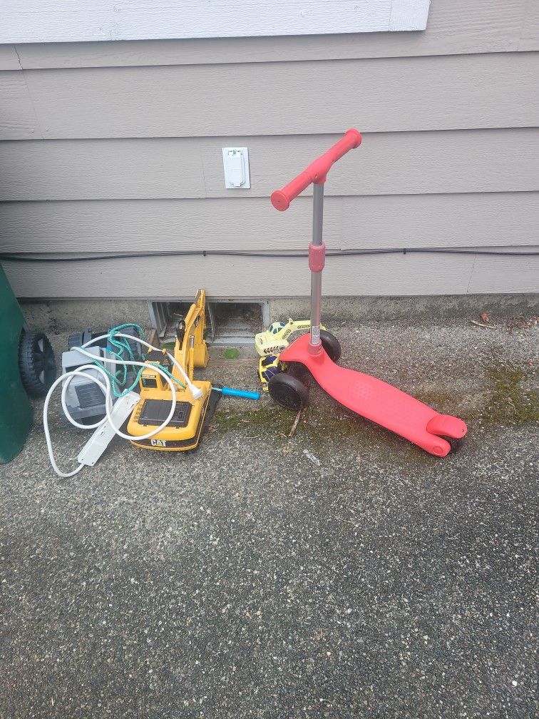Free Scooter And Dump Truck 