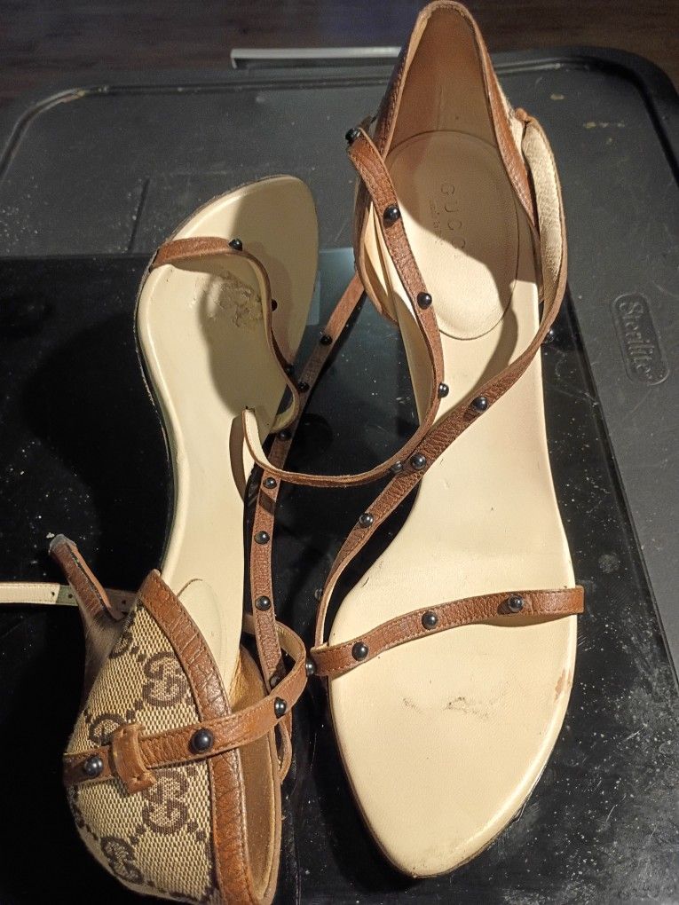 VINTAGE GUCCI GG MONOGRAM STRAPPY HIGH HEELS SIZE 8.5