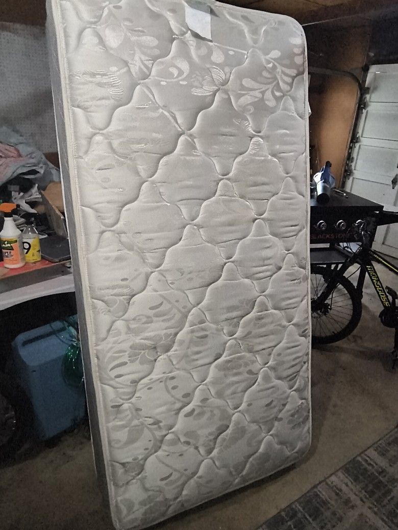 Single Matress 20$