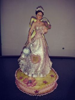 Beautiful Girl Statue/Figurine for 15th bday/Quinceneria