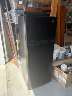 Apartment size refrigerator