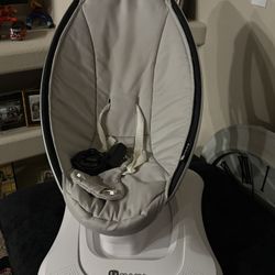 4moms MamaRoo baby swing 