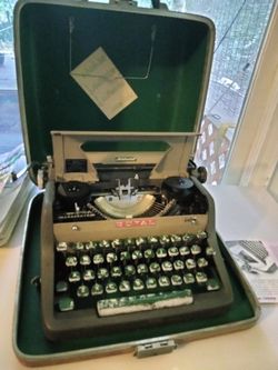 1956 MAGIC MARGIN Type Writer Asking Below Value!