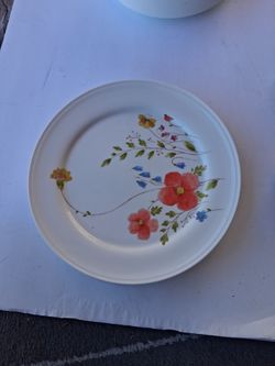 Mikasa just flowers  4 dinner plates