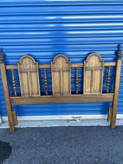 Queen Or Full-size Headboard Broyhill 