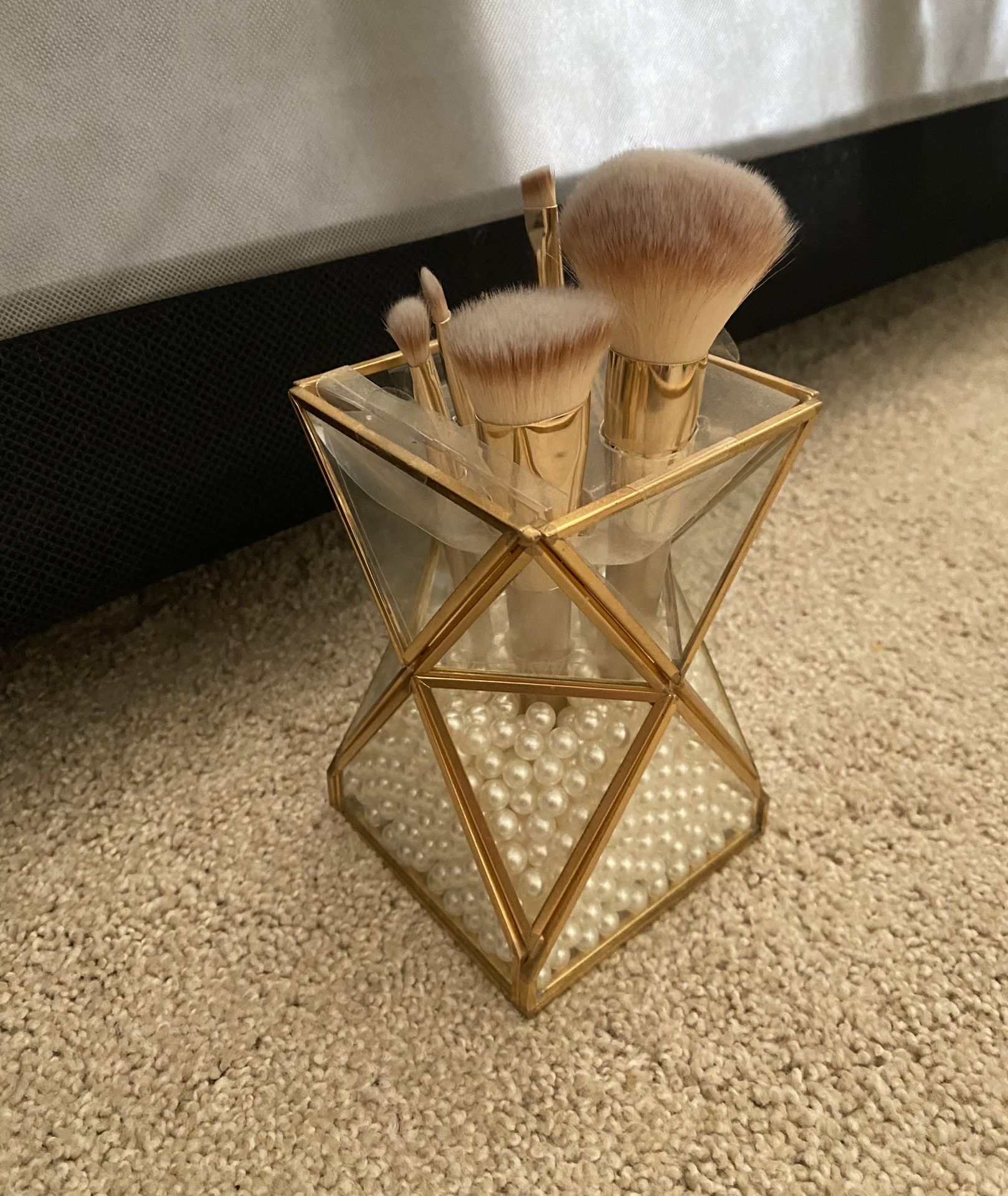 New Makeup Brushes With Stand 