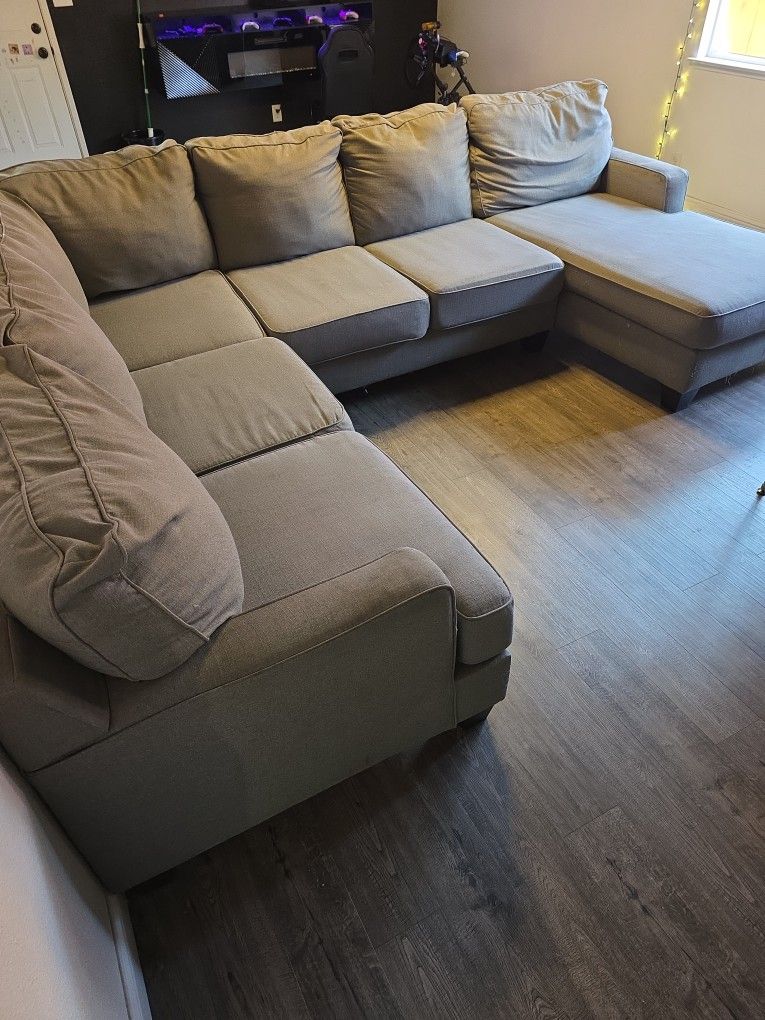 Couch Sectional/ Sofa