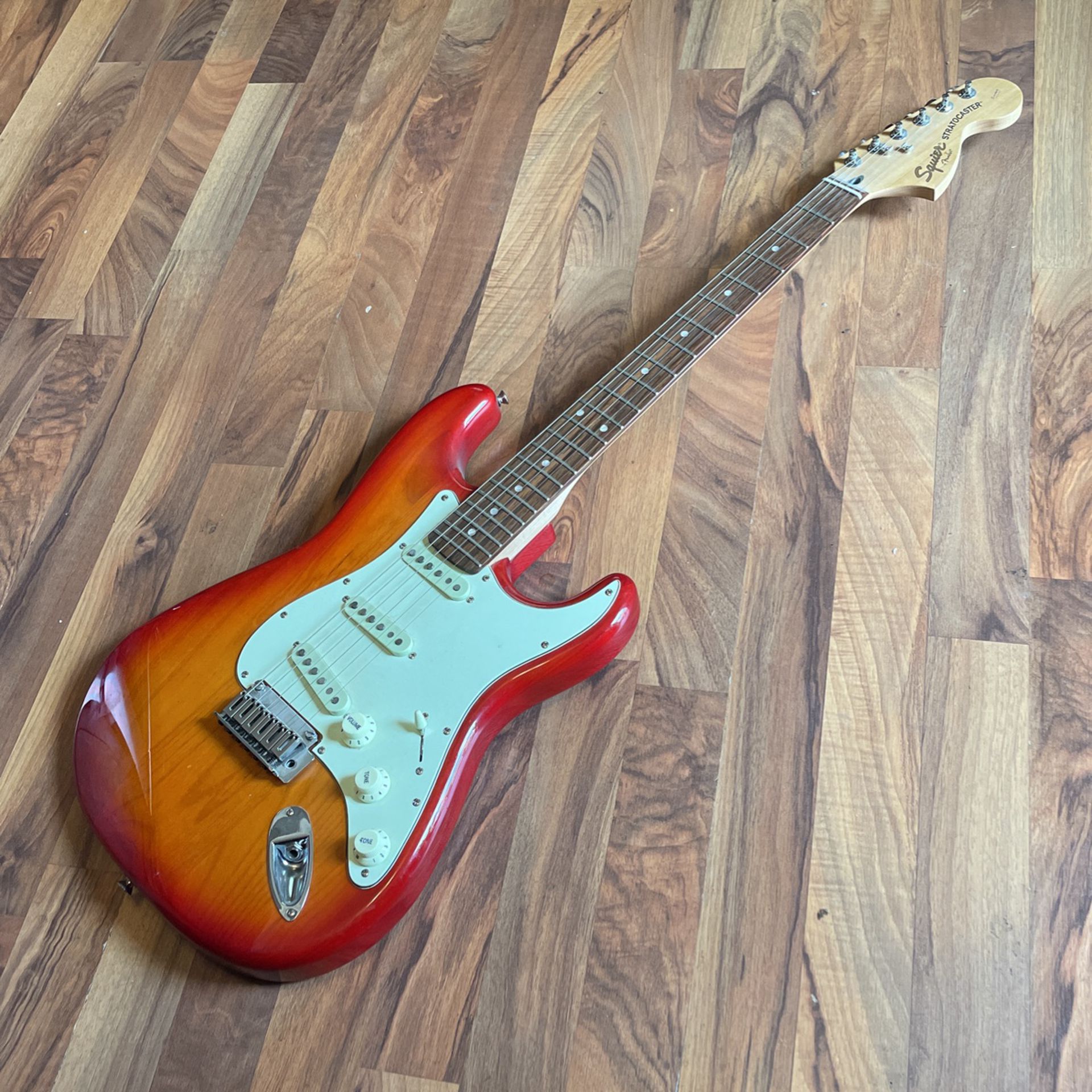 Fender Stratocaster Maple Sunburst Mint Shape 150.00 Firm