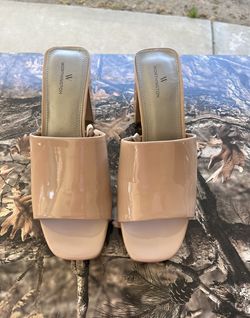 Woman’s Heeled Sandals Size 8