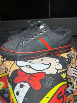 Size (42) us9 180$