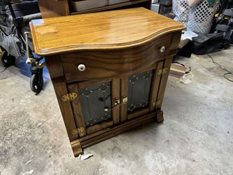 Cupboard and table with side hanging bars, solid wood oak. One small handle broke off just needs to be glued for repair. As is!