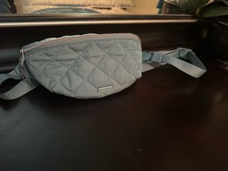 VERA BRADLEY CANGAROO BAG LIKE NEW CONDITION  OF c