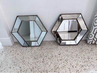 Wall Mirror With Traditional Silver Finish, Home Decor Accent Mirror- set of 2