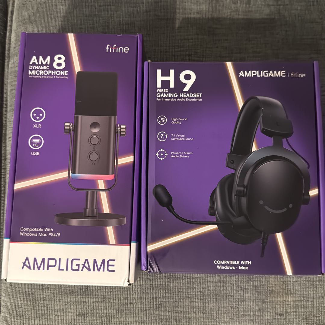 Ampligame headset and microphone combo