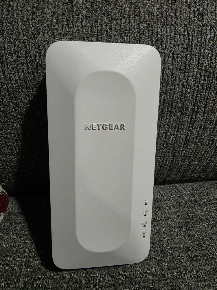 NETGEAR - AX1800 WiFi 6 Mesh Range Extender and Signal Booster, Wall-Plug, 1.8Gbps (EAX14)