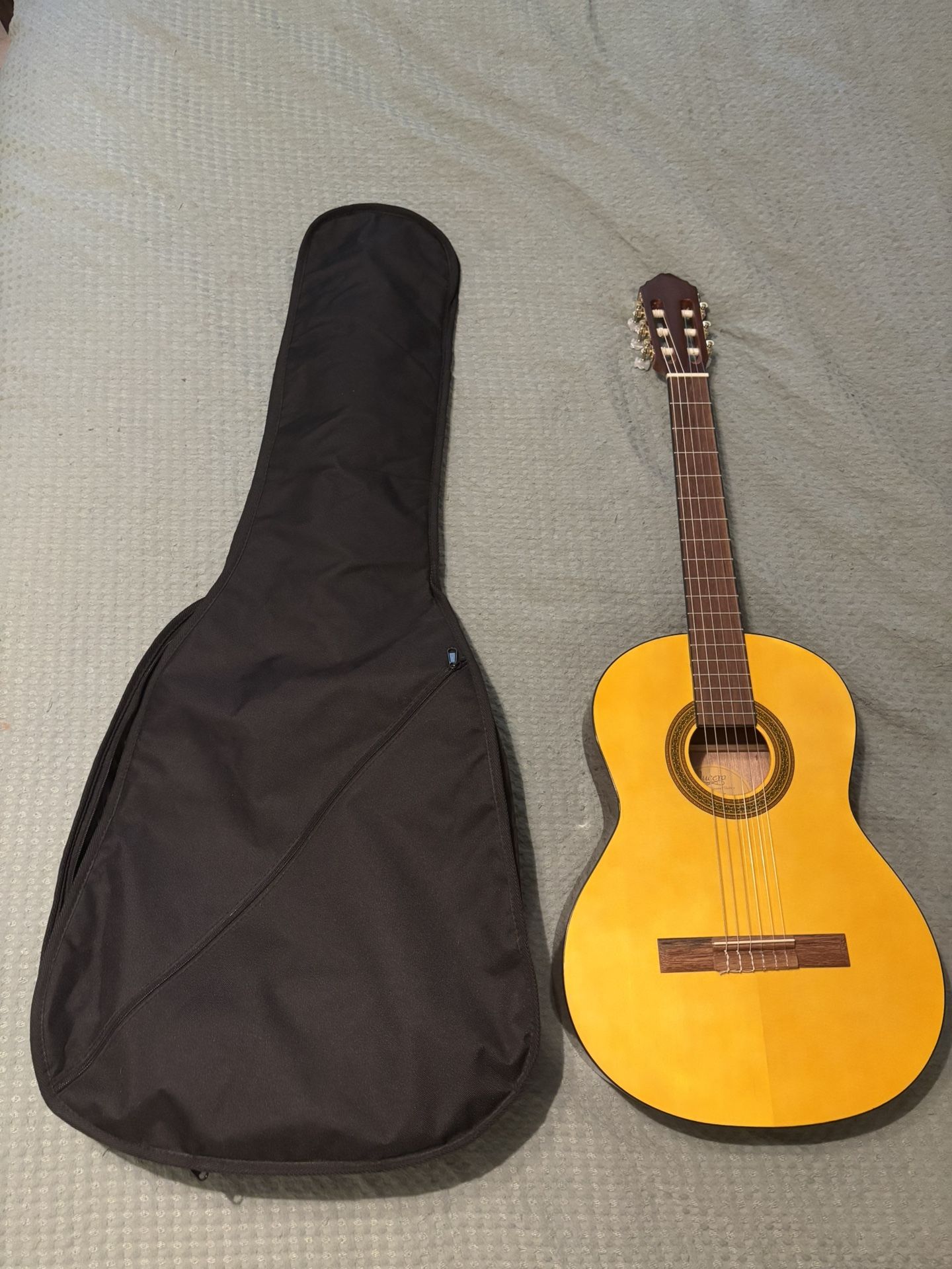 Lucero LC100 Classical Guitar