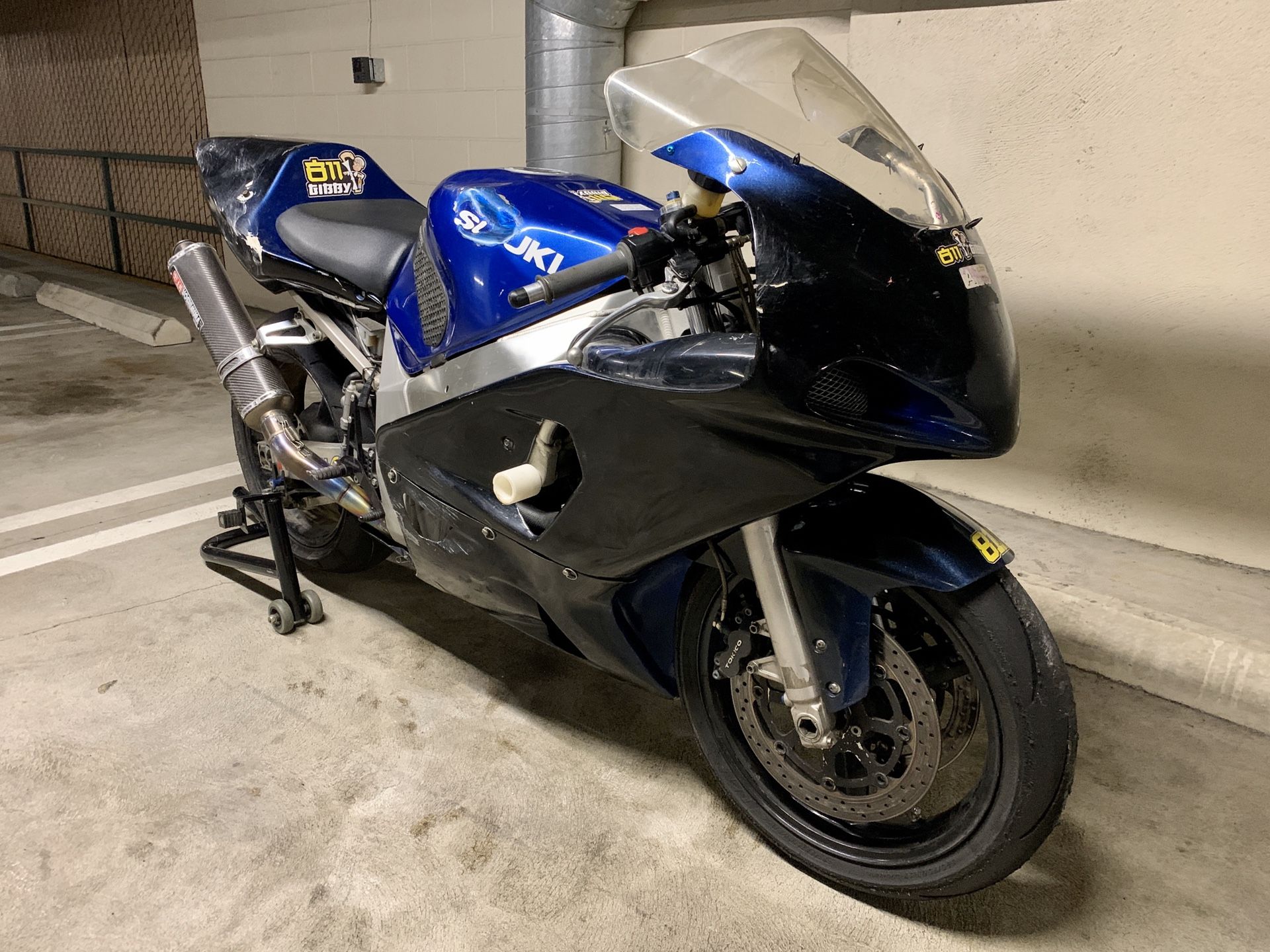 2002 Suzuki GSXR 600. Track racing motorcycle