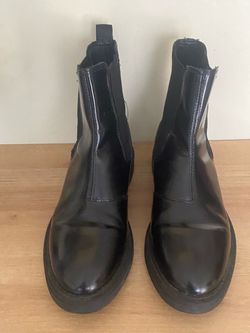 G star Raw  black ladies Chelsea Boots Size (39)  is size 8.5  great condition