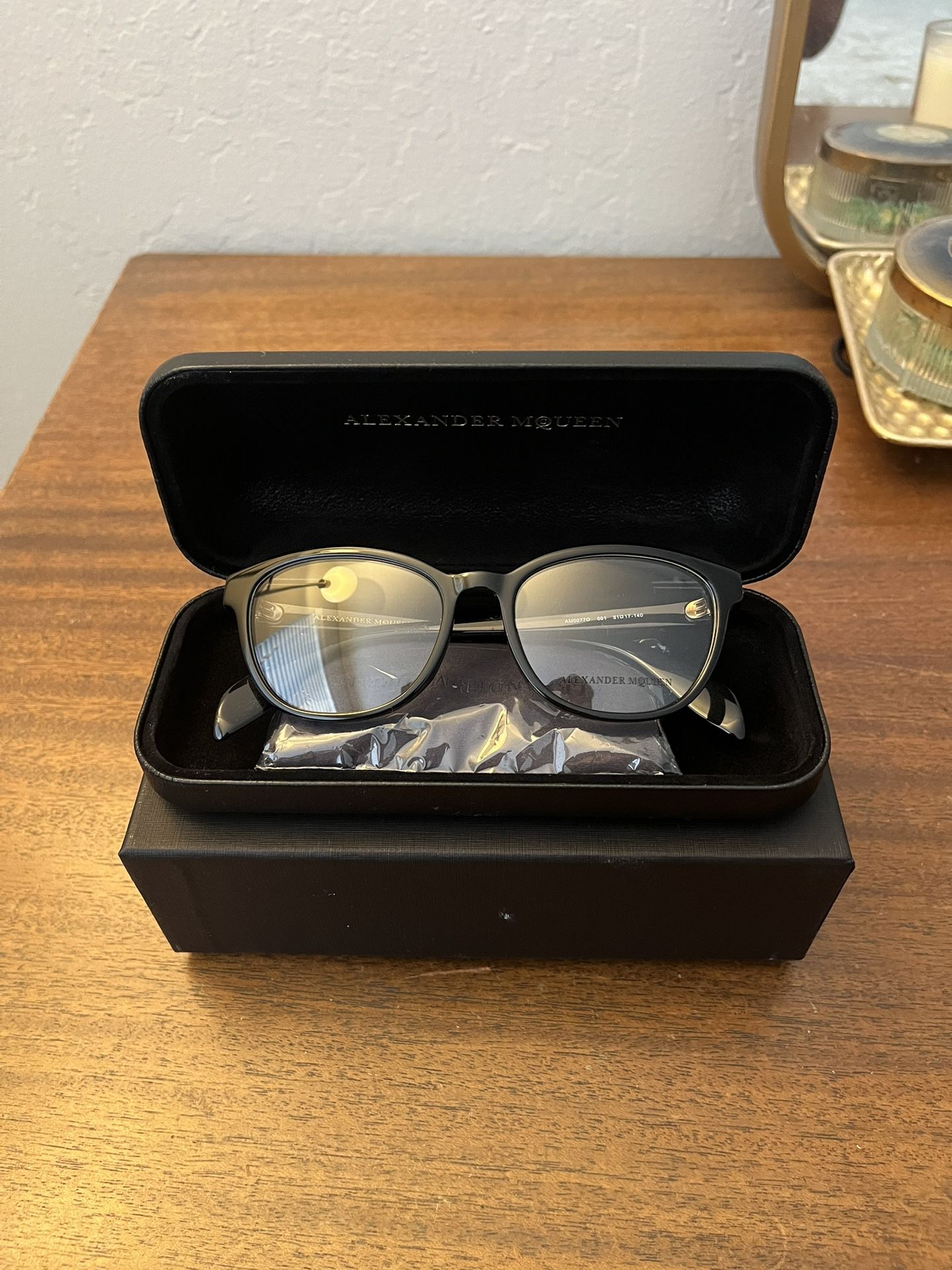 Alexander McQueen Designer Glasses – Authentic, Made in  display picture 3
