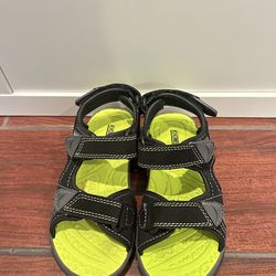 Khombu Toddler Boys’ Sandals