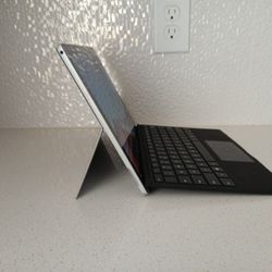 2 Microsoft Surface Pro 7 With Keyboard 
