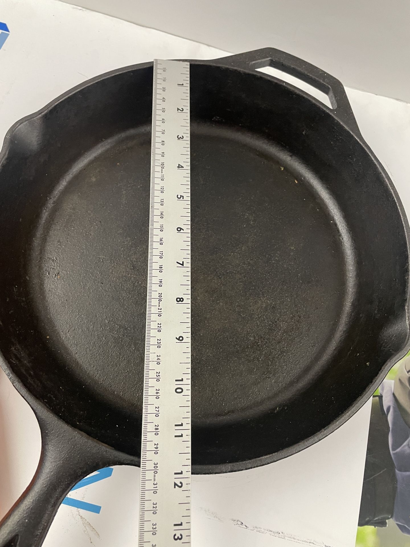 Lodge 17” cast iron season skillet for Sale in Simpsonville, SC - OfferUp