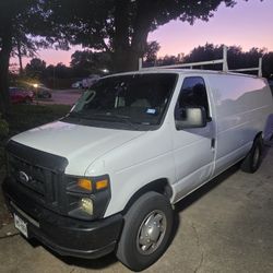 2014 Ford E-Series E-350 Super Duty Extended Cargo