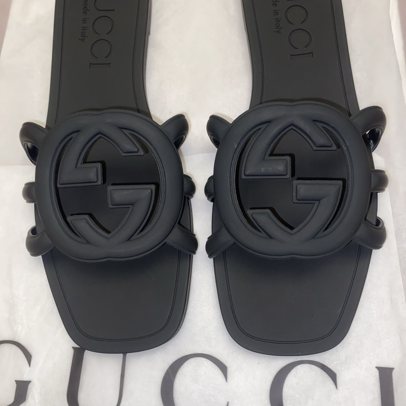 Size 11 WOMEN'S Gucci  Sandals