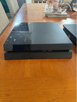 2 PS4 consoles, 2 controllers