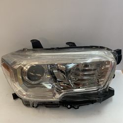 16-18 Toyota Tacoma Right Headlamp