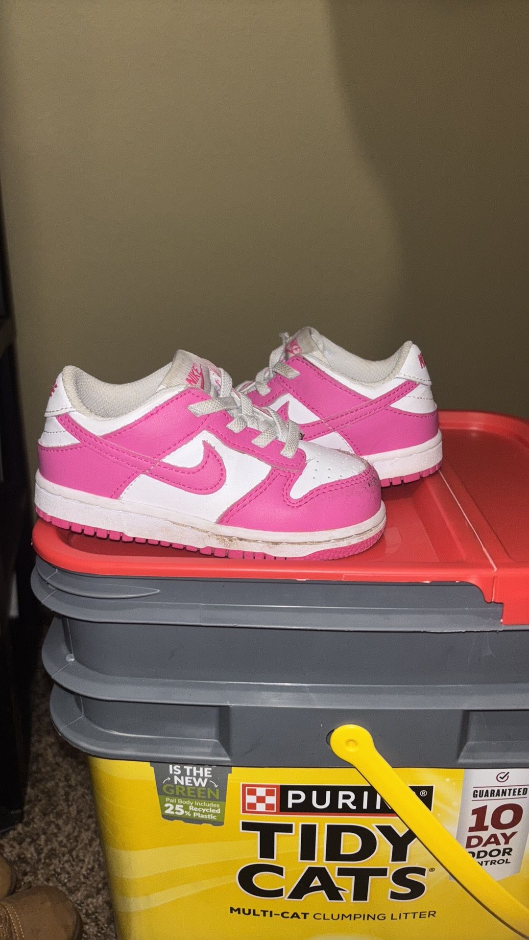 Nike, Pink And White . Toddler Girls / 8C