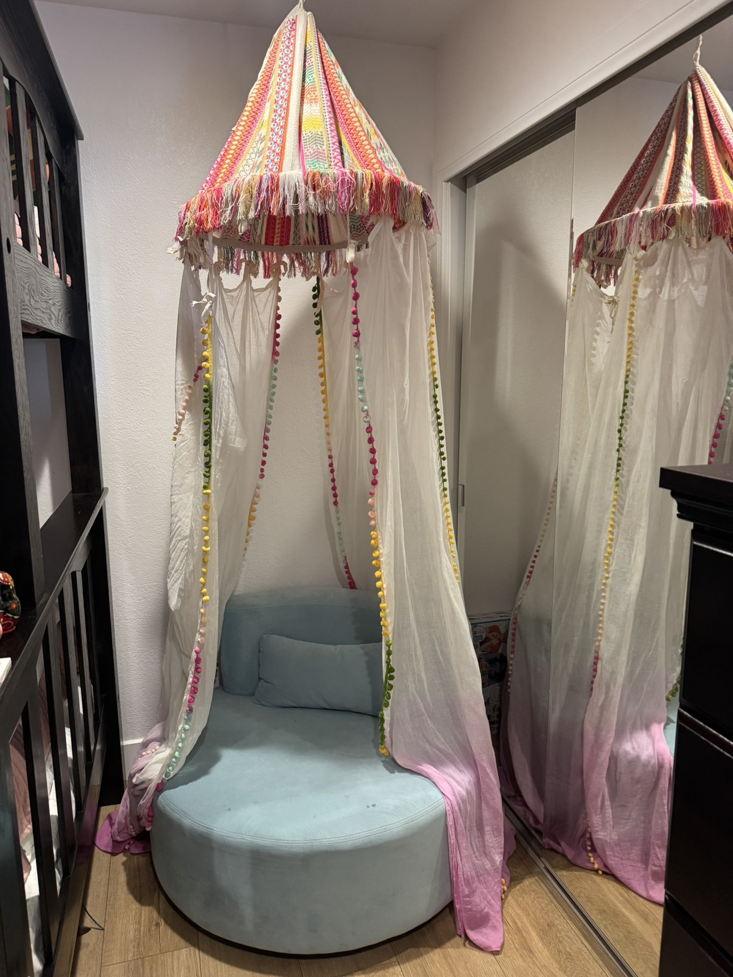 Comfy round chair, great for a kids room or nursery!