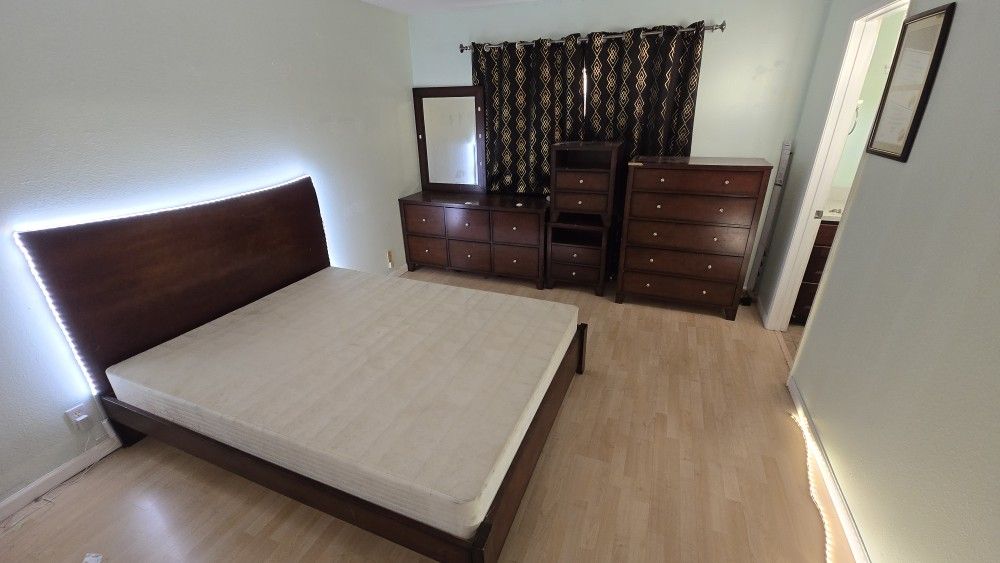 FREE 6 PIECE QUEEN Size Furniture Set (Cheap)